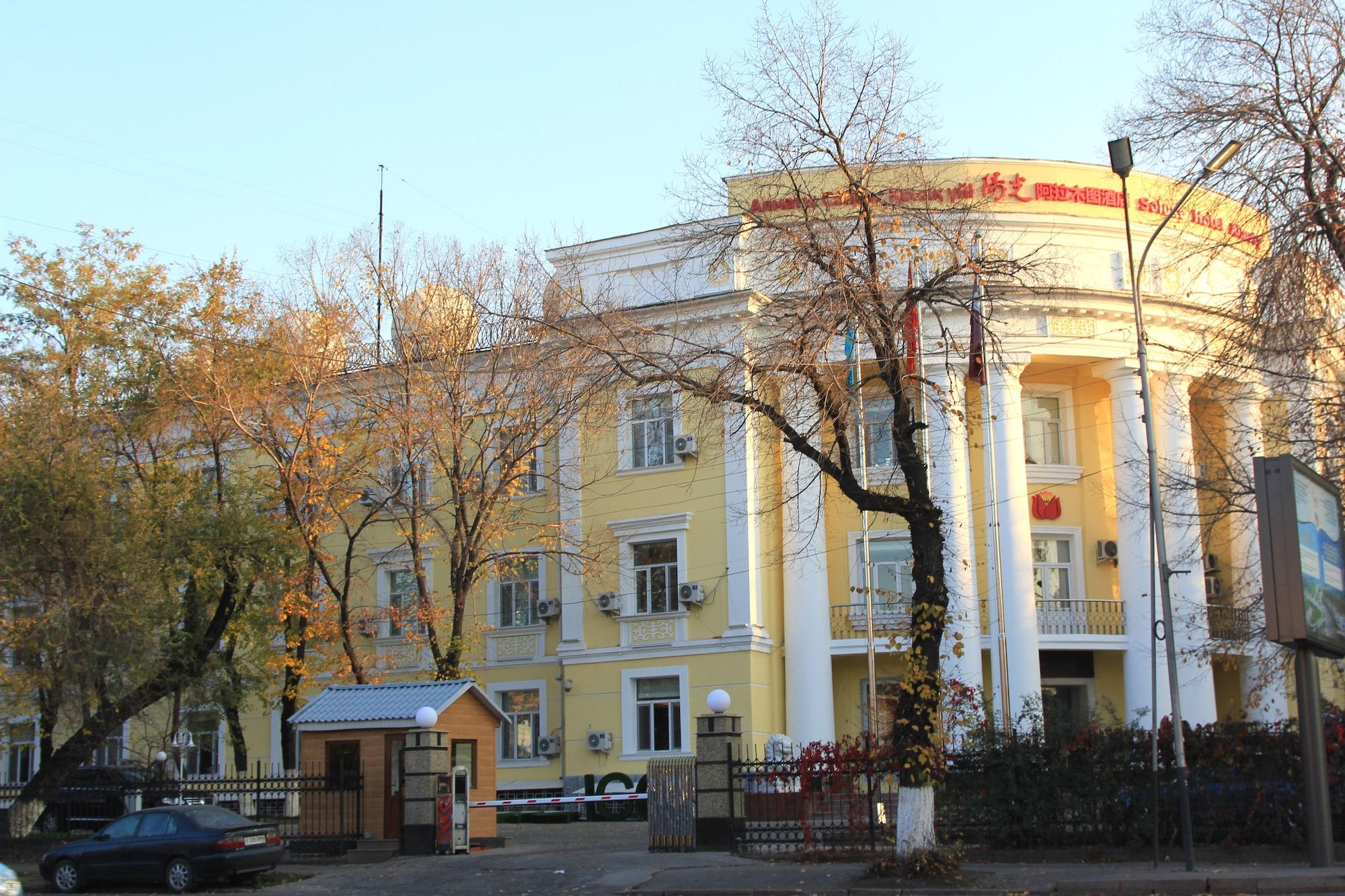 Soluxe Hotel Almaty Exterior foto