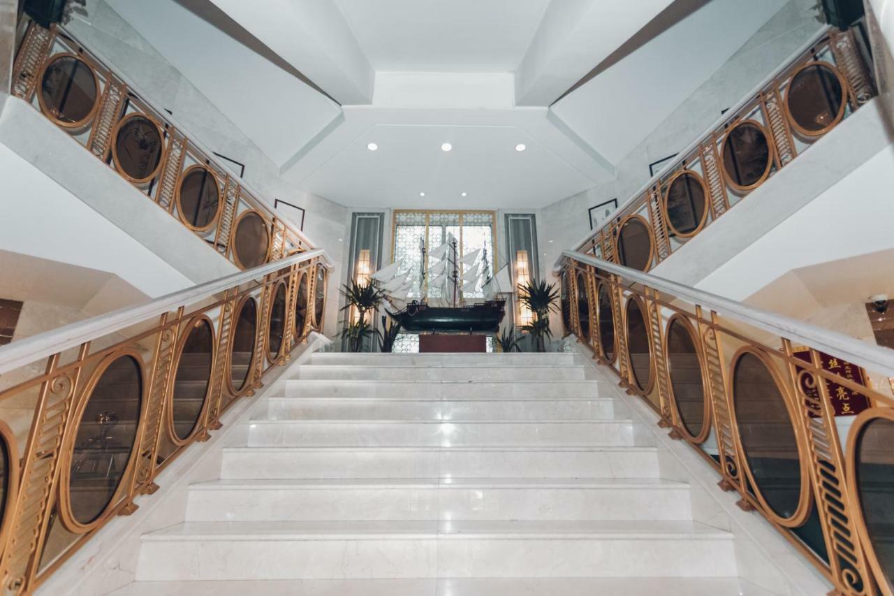 Soluxe Hotel Almaty Exterior foto